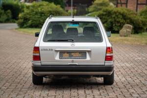 Imagen 16/72 de Mercedes-Benz 250 TD (1991)