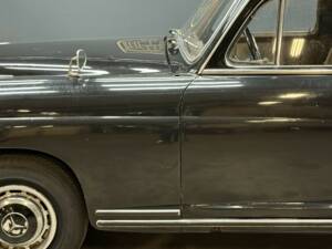 Image 11/50 of Mercedes-Benz 220 S (1955)