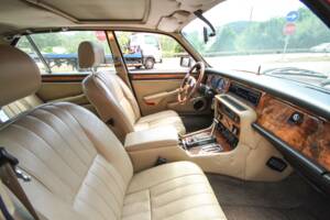 Image 22/44 of Jaguar XJ 12 (1990)