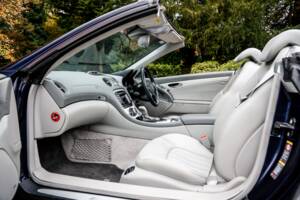 Image 34/41 of Mercedes-Benz SL 55 AMG (2003)