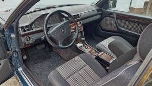 Afbeelding 15/38 van Mercedes-Benz E 200 (1995)