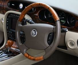 Image 30/50 de Jaguar XJ 8 4.2 (2009)