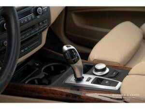 Bild 22/26 von BMW X5 xDrive48i (2007)