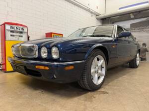 Image 2/17 of Jaguar XK8 4.2 (2000)