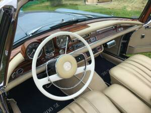 Image 4/8 of Mercedes-Benz 300 SE (1966)