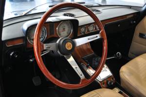 Image 14/35 of Alfa Romeo 2000 Berlina (1972)