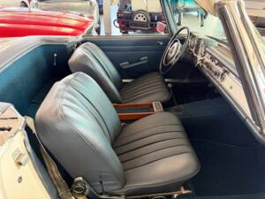 Image 32/42 of Mercedes-Benz 280 SL (1968)