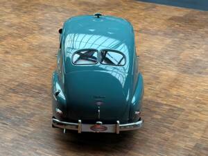 Image 11/34 of Volvo PV 444 (1951)