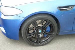Image 22/50 of BMW M5 (2014)