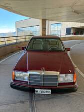 Image 3/50 of Mercedes-Benz E 200 (1993)