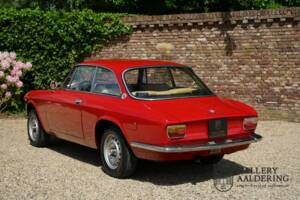 Image 10/50 of Alfa Romeo Giulia GT 1300 Junior (1975)