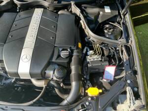 Immagine 35/41 di Mercedes-Benz CLK 320 (2003)