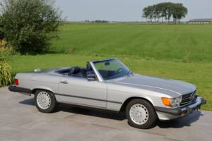 Image 46/50 de Mercedes-Benz 560 SL (1988)