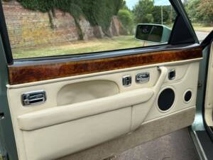 Bild 16/34 von Bentley Continental R (1995)