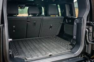 Image 34/50 de Land Rover Defender 110 V8 &quot;Bond Edition&quot; (2021)
