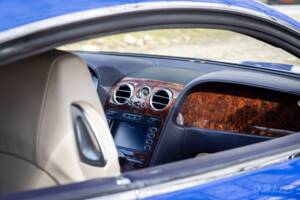 Image 36/75 of Bentley Continental GT (2004)