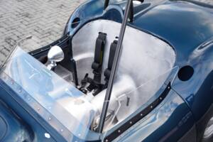 Image 18/50 of Lister Knobbly (1958)