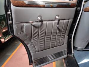Image 34/50 of Cadillac 61 Sedan (1941)