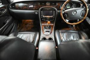 Imagen 50/50 de Jaguar XJR Super V8 (2004)