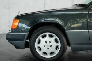 Bild 14/50 von Mercedes-Benz 300 CE (1991)