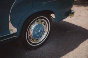 Image 37/50 of Mercedes-Benz 220 a (1956)