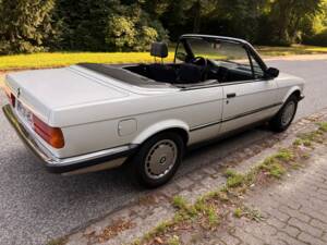 Immagine 10/75 di BMW 320i (1988)