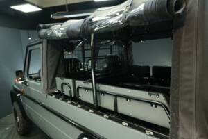 Immagine 37/50 di Mercedes-Benz 230 GE (SWB) (1993)