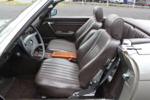 Image 14/29 of Mercedes-Benz 500 SL (1986)