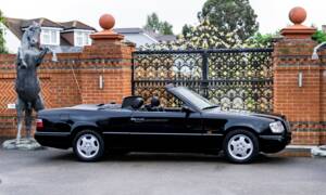 Bild 2/42 von Mercedes-Benz E 320 (1995)