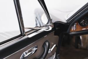 Image 94/100 of Ferrari 330 GT 2+2 (1965)