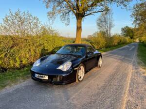 Image 7/17 of Porsche 911 Carrera 4S (2004)