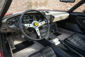 Afbeelding 3/50 van Ferrari 365 GTB/4 Daytona (1973)