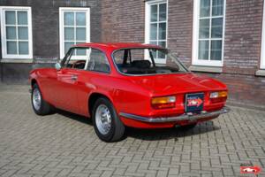 Image 7/17 of Alfa Romeo Giulia GT 1300 Junior (1971)