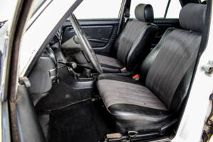 Bild 19/46 von Mercedes-Benz 240 D (1982)