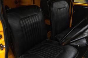 Image 33/50 of Morris Minor Van (1971)