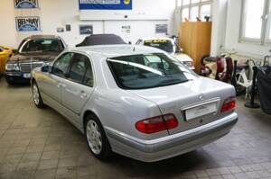 Bild 7/38 von Mercedes-Benz E 200 Kompressor (2001)