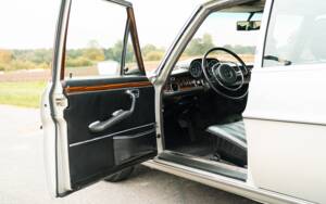 Image 18/50 of Mercedes-Benz 300 SEL 6.3 (1970)