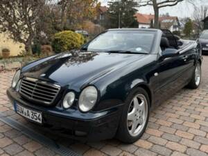 Image 5/8 of Mercedes-Benz CLK 320 (1999)