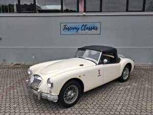 Image 1/16 of MG MGA 1500 (1958)