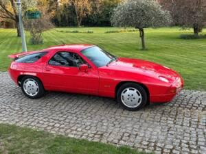 Image 8/33 of Porsche 928 S4 (1989)