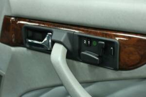 Afbeelding 32/50 van Mercedes-Benz 560 SEC (1991)