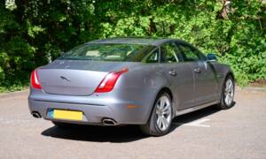 Bild 2/50 von Jaguar XJ 5.0 (2012)