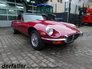 Image 1/15 of Jaguar E-Type V12 (1972)