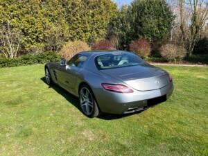 Mercedes-Benz SLS AMG  Coupé Flügeltürer alubeam silver (MB 047) 2010