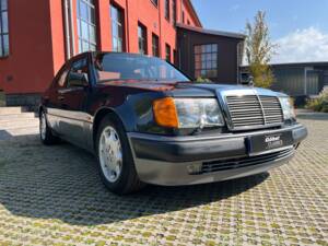 Imagen 19/20 de Mercedes-Benz 500 E (1992)