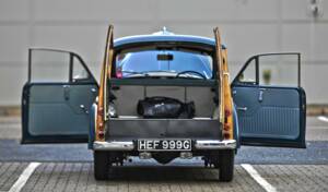 Image 14/50 of Morris Minor 1000 Traveller (1969)