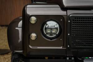 Image 7/38 of Land Rover 110 (1986)