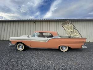 Image 4/17 of Ford Fairlane Skyliner (1957)