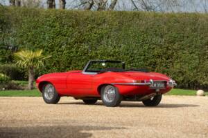Image 7/50 de Jaguar E-Type (1967)