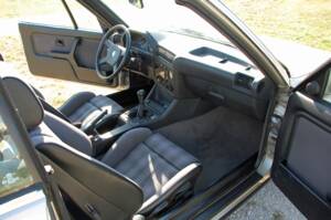 Afbeelding 16/25 van BMW 320i (1990)